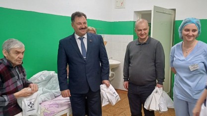 Коссовкую городскую больницу в преддверии президентских выборов, а также в рамках акции «От всей души» посетил Николай Скаскевич
